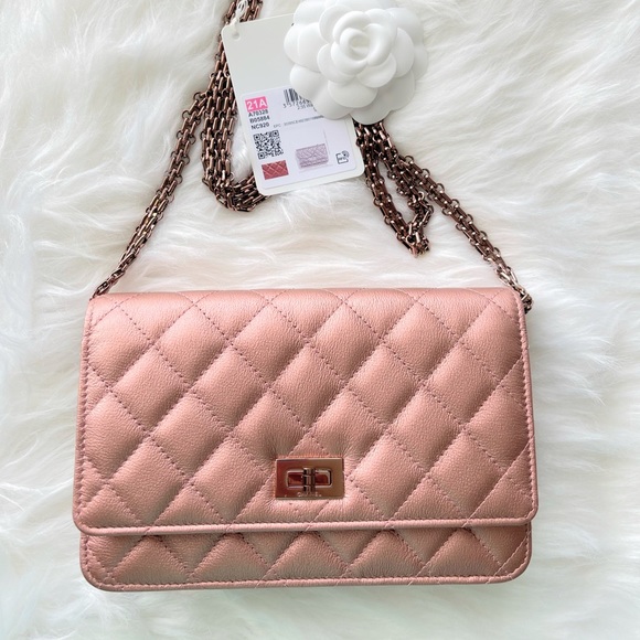 Chanel | 21A Metallic Rose Gold Wallet on Chain - Picture 3 of 7